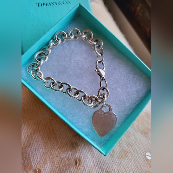 *SALE* Vintage Tiffany & Co Sterling Silver Engravable Heart Tag Bracelet L/7.5" - Picture 2 of 10